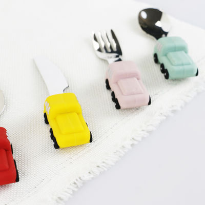 Cucchiaio del bambino di acciaio inossidabile del bambino con la maniglia del silicone di forma dell'automobile