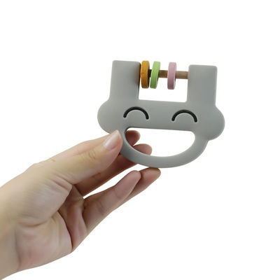 Il crepitio sveglio Teether del silicone dei giocattoli dei bambini del silicone del fronte di sorriso con personalizza il ODM dell'OEM di logo
