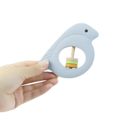 Crepitio del bambino del silicone di forma dell'uccello con il materiale amichevole di Eco di multi colore