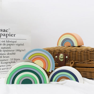 Il silicone molle su misura gioca l'arcobaleno che impila per il bambino educativo