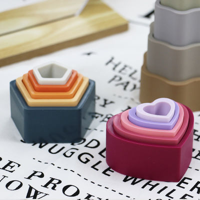 Silicone educativo del bambino che impila i blocchi con forma del fiore del cuore della stella