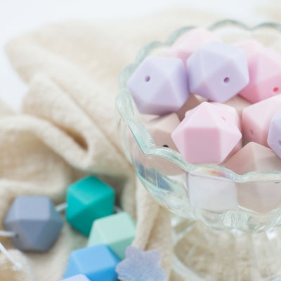 sicurezza amichevole di Eco della perla mettere i denti del silicone di esagono di 17mm masticabile per dentizione del bambino