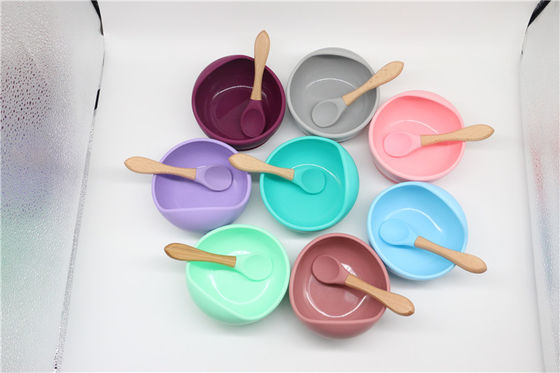 La ciotola durevole del silicone di multi colori ha messo delicatamente flessibile per l'alimentazione del bambino