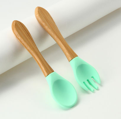 Forchette del silicone e cucchiai su ordinazione, alimenti per bambini del silicone messi per addestramento di svezzamento del bambino