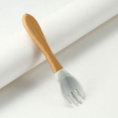 Commestibile le forchette ed i cucchiai del silicone termoresistenti con la maniglia di legno