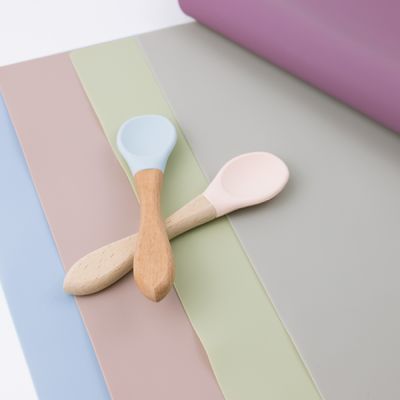 Stuoia di posto libera del silicone dei bambini di slittamento di BPA non variopinta con la stuoia su misura dello scrittorio della tovaglietta di logo