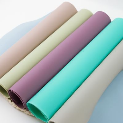 Stuoia di posto libera del silicone dei bambini di slittamento di BPA non variopinta con la stuoia su misura dello scrittorio della tovaglietta di logo