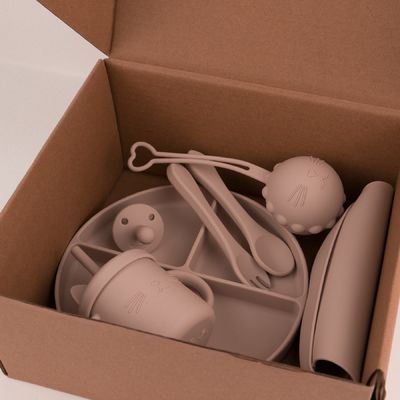 Pacchetto con scatola personalizzata per bambini bambini set di stoviglie in silicone con tazza piatto ciotola cucchiaio forchetta bib