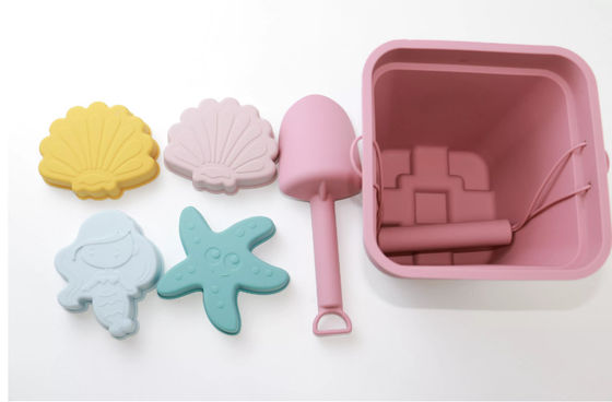 I giocattoli su misura del silicone del bambino, secchio della sabbia del silicone hanno messo con 6 pezzi