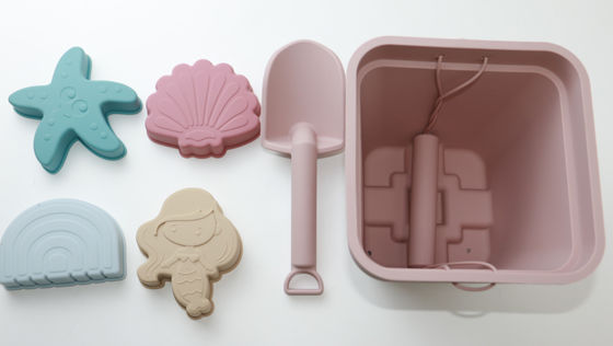 I giocattoli su misura del silicone del bambino, secchio della sabbia del silicone hanno messo con 6 pezzi