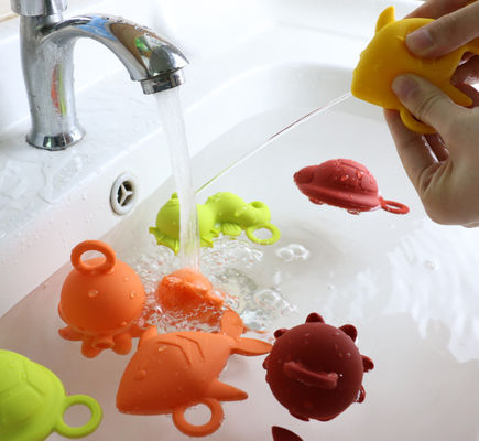 Il silicone di gomma del bambino di colori brillanti gioca BPA libero per il galleggiamento dell'acqua del bambino