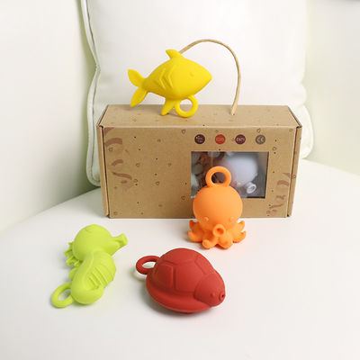 NUOVI bambini dei bambini di arrivo che fanno galleggiare i giocattoli liberi dell'acqua del silicone mettere i denti del commestibile di bpa dei giocattoli del silicone del bagno