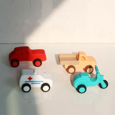 custom e all'ingrosso Sicuri giocattoli per veicoli in silicone set per bambini camion ambulanza motocicli giocattoli per auto liquidi