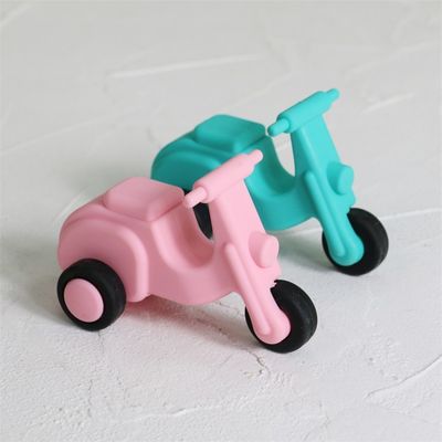 custom e all'ingrosso Sicuri giocattoli per veicoli in silicone set per bambini camion ambulanza motocicli giocattoli per auto liquidi