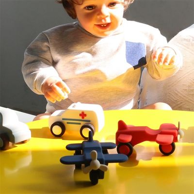 custom e all'ingrosso Sicuri giocattoli per veicoli in silicone set per bambini camion ambulanza motocicli giocattoli per auto liquidi