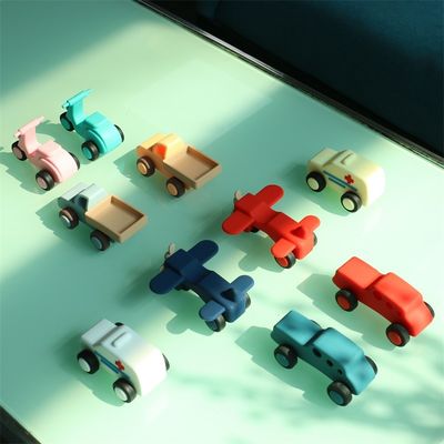 custom e all'ingrosso Sicuri giocattoli per veicoli in silicone set per bambini camion ambulanza motocicli giocattoli per auto liquidi