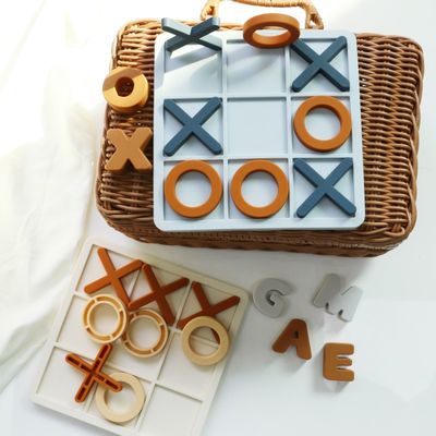 MOQ 50 Set Silicone XO Tic Tac Toe Puzzle Logo personalizzabile Colori BPA Gratuito Certificato CE Giocattoli in silicone