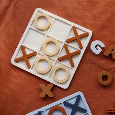 MOQ 50 Set Silicone XO Tic Tac Toe Puzzle Logo personalizzabile Colori BPA Gratuito Certificato CE Giocattoli in silicone
