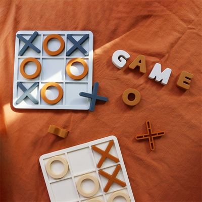 MOQ 50 Set Silicone XO Tic Tac Toe Puzzle Logo personalizzabile Colori BPA Gratuito Certificato CE Giocattoli in silicone