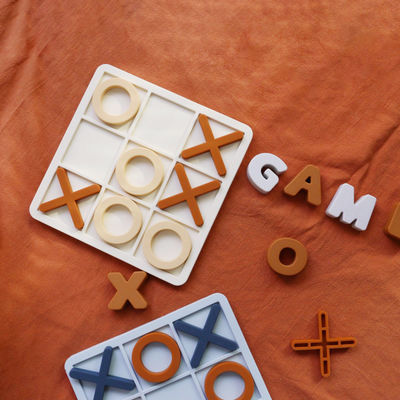 MOQ 50 Set Silicone XO Tic Tac Toe Puzzle Logo personalizzabile Colori BPA Gratuito Certificato CE Giocattoli in silicone
