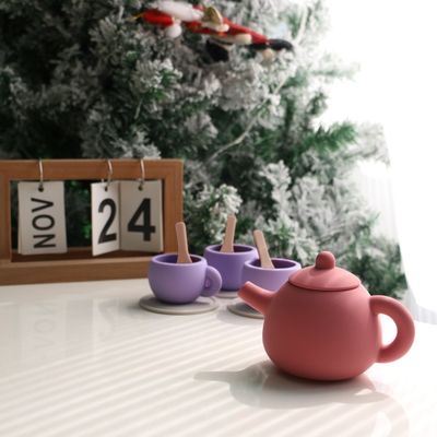 Ultimi giocattoli per bambini BPA Grado alimentare gratuito 17pcs Set Tazza di Silicone Cucchiaio Costa Dessert Teapot Kit giocattoli