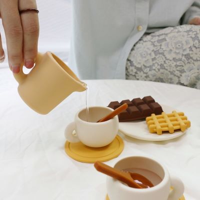 NEW ARRIVALS Bambini Bambini Fingendo di essere a casa Gioca a teapot Set giocattoli di silicone con 11pcs