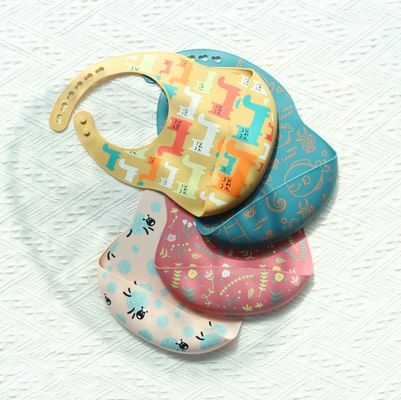 OEM facile da pulire silicone baby bib per 0-4 anni di età nutrimento del bambino stampa silicone bib tazza