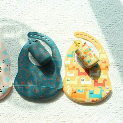 OEM facile da pulire silicone baby bib per 0-4 anni di età nutrimento del bambino stampa silicone bib tazza