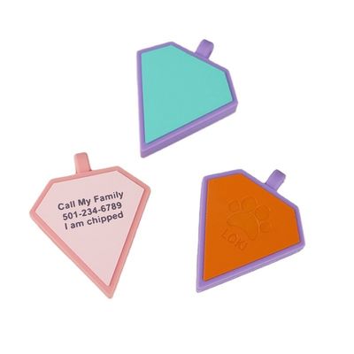 Ingrosso MOQ basso Bassa forma diversa molti colori per le opzioni silicone bianco tag cane nome ID tag