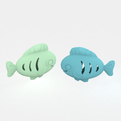 Ingrosso colorato Bpa Grado alimentare gratuito Silicone per cani da compagnia allenamento pesce forma giocattoli snack perdita lenta alimentatore di silicone pesce giocattoli